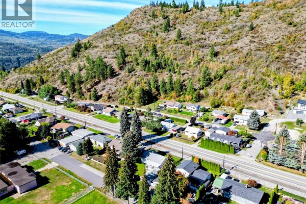 Storage - 460 10th Avenue, Montrose, BC V0G1P0 Photo 2