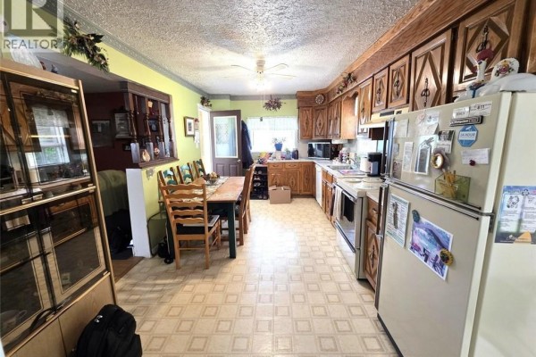 Family room - 460 Canada Road, Edmundston, NB E3V1W4 Photo 5