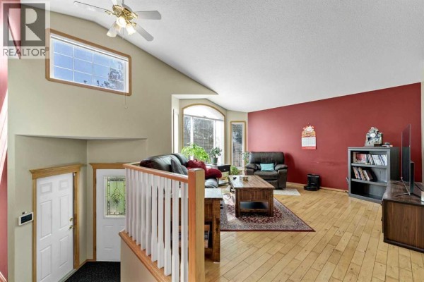 Kitchen - 460 Spruce Way Se, Medicine Hat, AB T1B4L5 Photo 3