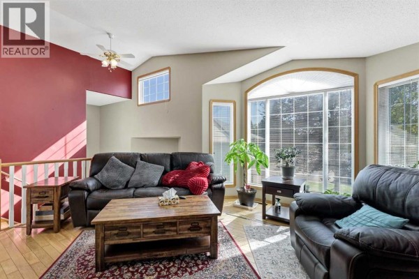Primary Bedroom - 460 Spruce Way Se, Medicine Hat, AB T1B4L5 Photo 4