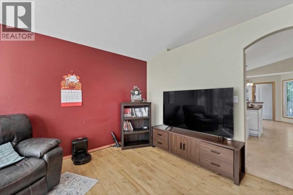 Bedroom - 460 Spruce Way Se, Medicine Hat, AB T1B4L5 Photo 5