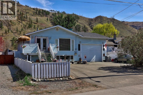 Bedroom - 4602 Strawberry Lane, Kamloops, BC V2H1L6 Photo 2