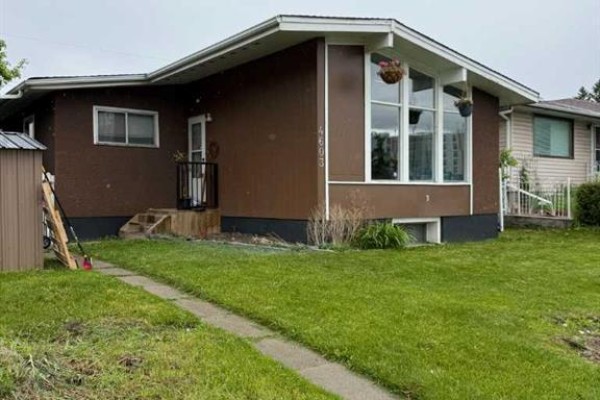 Kitchen - 4603 Edmonton Trail Ne, Calgary, AB T2E3V7 Photo 2