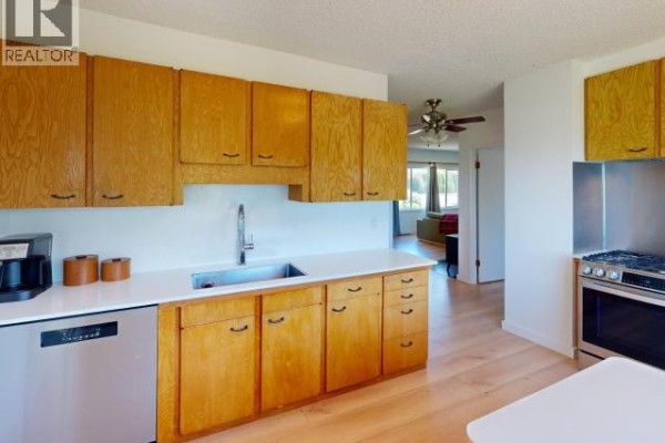 4603 Harvie Ave, Powell River, BC, photo 3