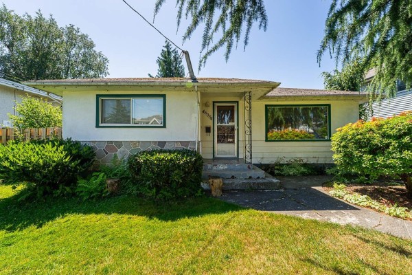 Kitchen - 46054 Third Avenue, Chilliwack Downtown, Chilliwack, BC V2P1R4 Photo 3