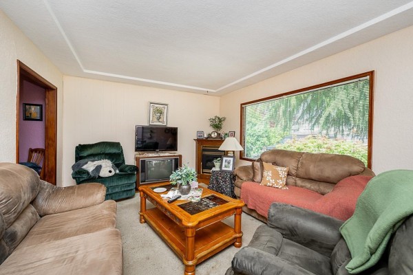 Bedroom 2 - 46054 Third Avenue, Chilliwack Downtown, Chilliwack, BC V2P1R4 Photo 5