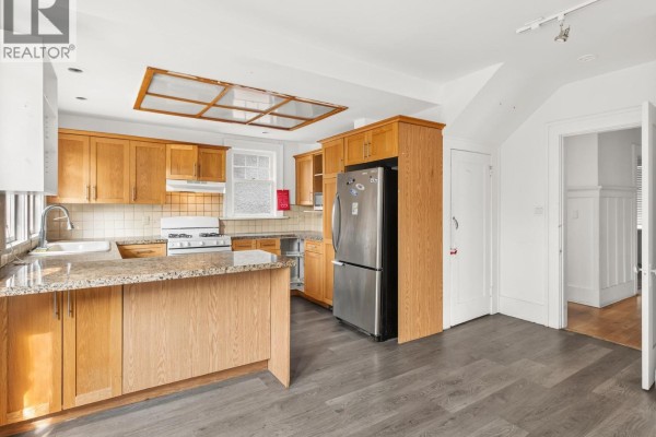 4606 W 11th Avenue, Vancouver, BC V6R2M7 Photo 5