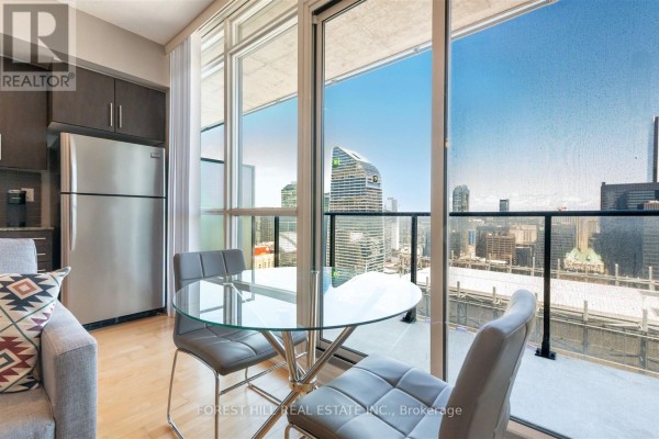 Kitchen - 4607 - 65 Bremner Boulevard, Toronto, ON M5J0A7 Photo 3