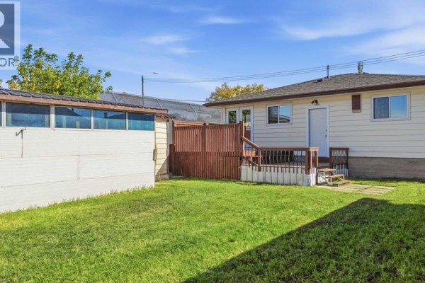 Primary Bedroom - 4608 Broadway Avenue, Blackfalds, AB T0M0J0 Photo 3