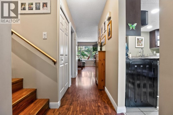 461 Carlsen Place, Port Moody, BC V3H4A1 Photo 5