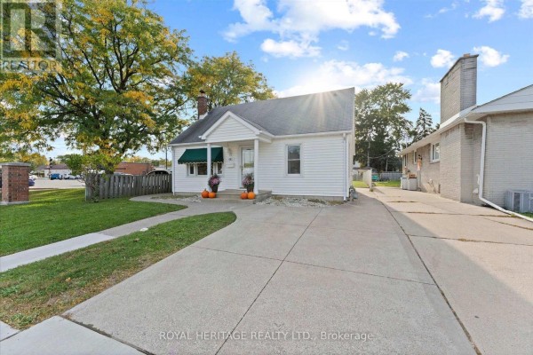 Kitchen - 461 Lauzon Road, Windsor, ON N8S3M2 Photo 3