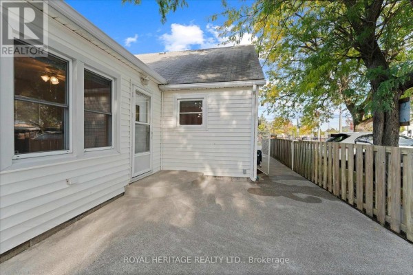 Bedroom 2 - 461 Lauzon Road, Windsor, ON N8S3M2 Photo 5