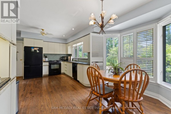 Eating area - 461 Temagami Crescent, Mississauga, ON L5H1S9 Photo 5