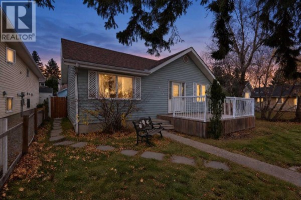 Living room - 4610 47 Street, Olds, AB T4H1C6 Photo 3
