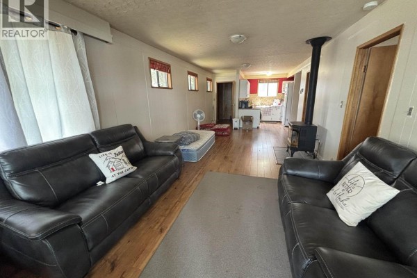 Living room - 4611 Caverly Road, Lac La Hache, BC V0K1T0 Photo 5