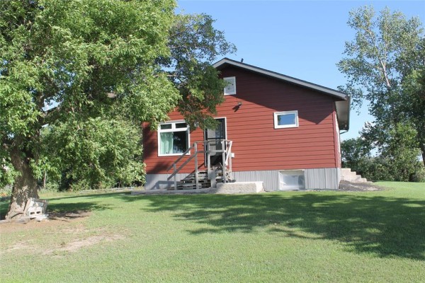 46138 37 E Road, Ste Anne Rm, MB, photo 2