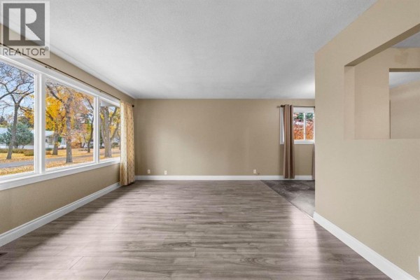 Bedroom - 4614 61 Street, Camrose, AB T4V2H7 Photo 3