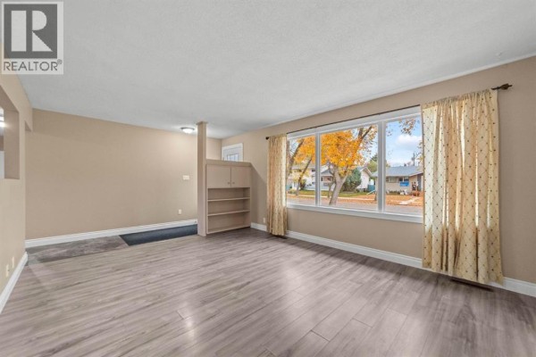Bedroom - 4614 61 Street, Camrose, AB T4V2H7 Photo 4