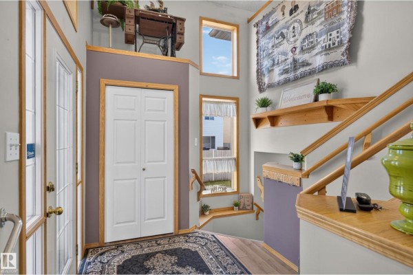 Dining room - 4615 151 Av Nw, Edmonton, AB T5Y3A1 Photo 2