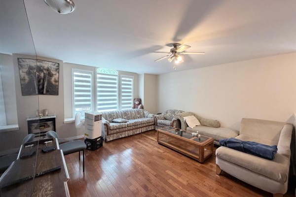 Hallway with tiled floor, stairs, and access to adjacent rooms - 46151 Third Avenue, Chilliwack Proper East, Chilliwack