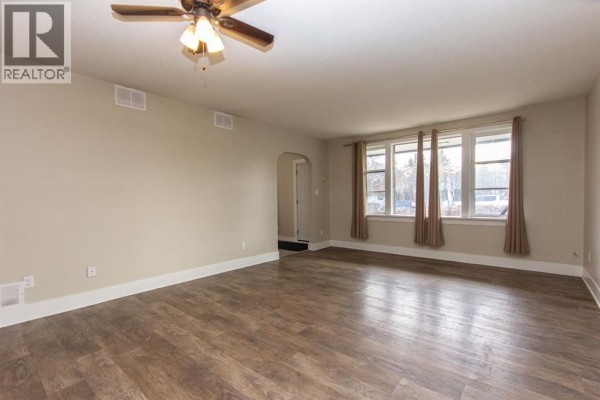 Kitchen - 4618 49 Street, Red Deer, AB T4N1T5 Photo 3