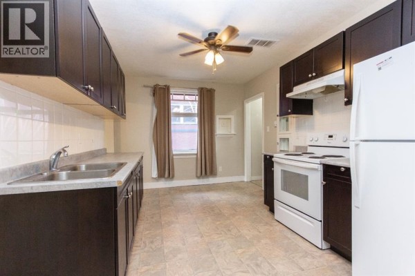 4pc Bathroom - 4618 49 Street, Red Deer, AB T4N1T5 Photo 5