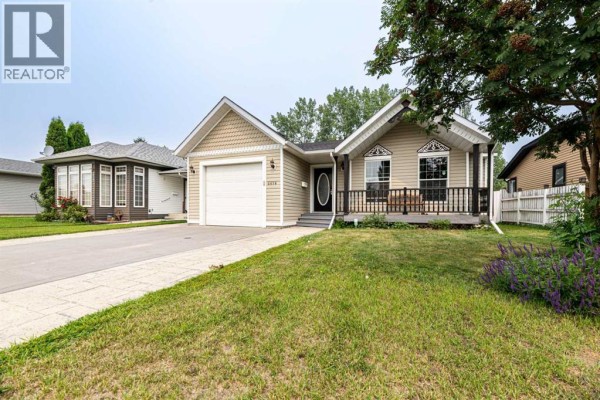 4618 55 Avenue, Lacombe, AB, photo 2