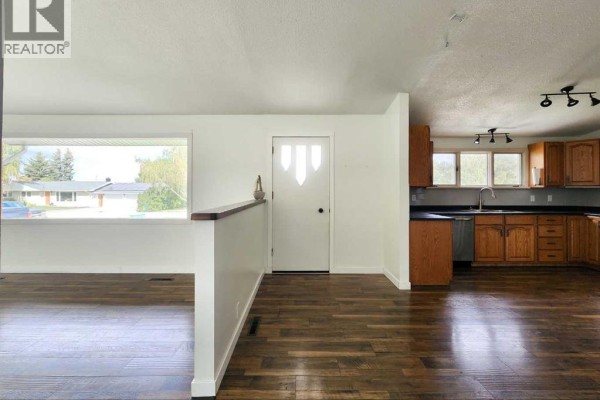 Primary Bedroom - 462 28 Street, Fort Macleod, AB T0L0Z0 Photo 4
