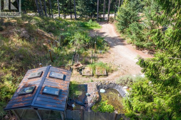4622 Sailor Rd, Pender Island, BC V0N2M0 Photo 2