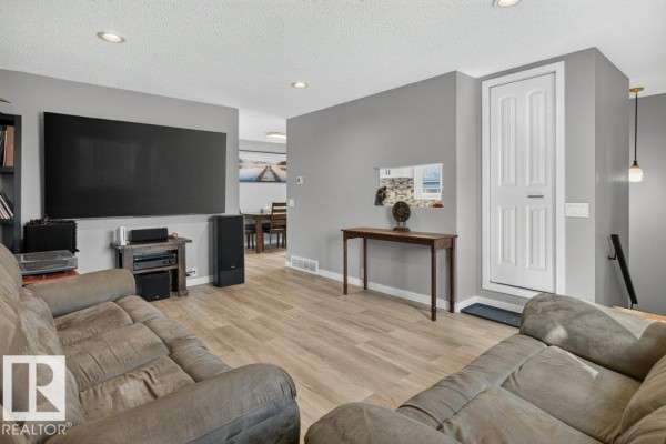 Kitchen - 4624 36 Av Nw, Edmonton, AB T6L3S3 Photo 3