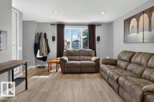 Primary Bedroom - 4624 36 Av Nw, Edmonton, AB T6L3S3 Photo 5