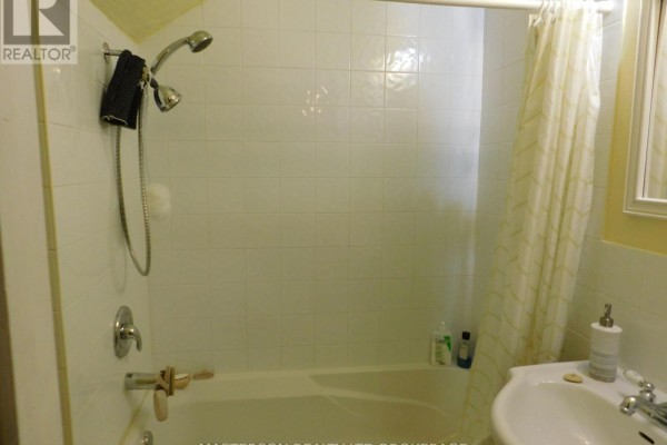 Bedroom 2 - 4627 Jepson Street, Niagara Falls, ON L2E1J5 Photo 5