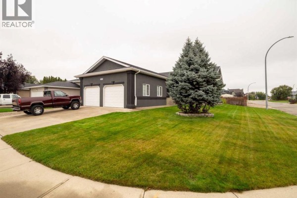 4pc Bathroom - 4629 Prominence Place, Taber, AB T1G1E3 Photo 2