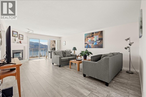 Living room - 4630a Ponderosa Drive Unit# 106, Peachland, BC V0H1X5 Photo 5