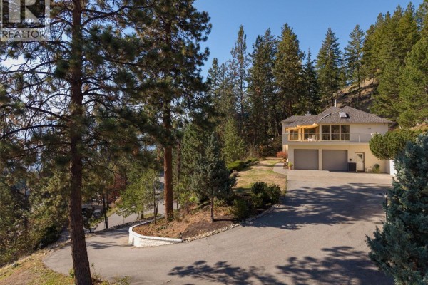 4pc Bathroom - 4632 / 4624 Minto Street, Peachland, BC V0H1X4 Photo 3
