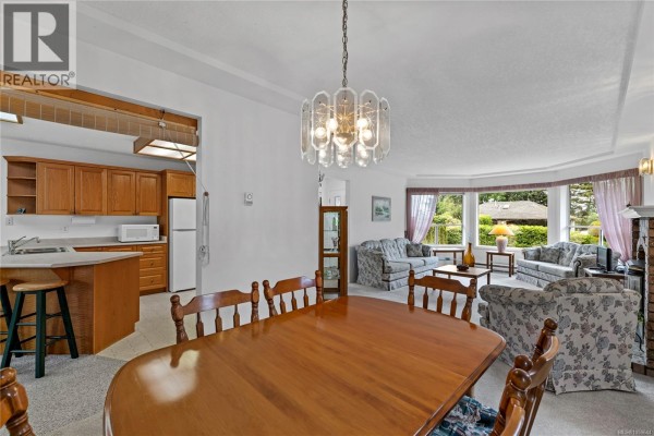 Kitchen - 464 Quatsino Rd, Qualicum Beach, BC V9K1B5 Photo 5