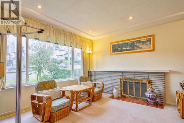4645 Charlotte Court, Burnaby, BC V5G3V1 Photo 2