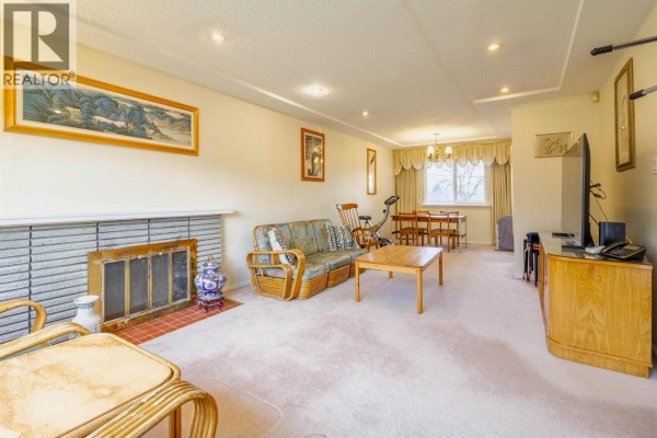 4645 Charlotte Court, Burnaby, BC V5G3V1 Photo 3