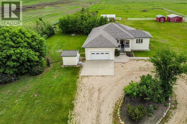Kitchen - 46479 Range Road 183, Rural Camrose County, AB T0B3P0 Photo 2