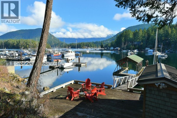 4650 Gerrans Bay Road, Madeira Park, BC V0N2H1 Photo 5