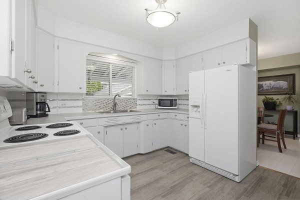 Kitchen - 46566 Brice Road, Fairfield Island, Chilliwack, BC V2P3V5 Photo 4