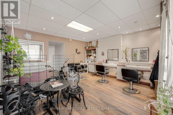 Foyer - 466 Cannon Street E, Hamilton, ON L8L2E2 Photo 5
