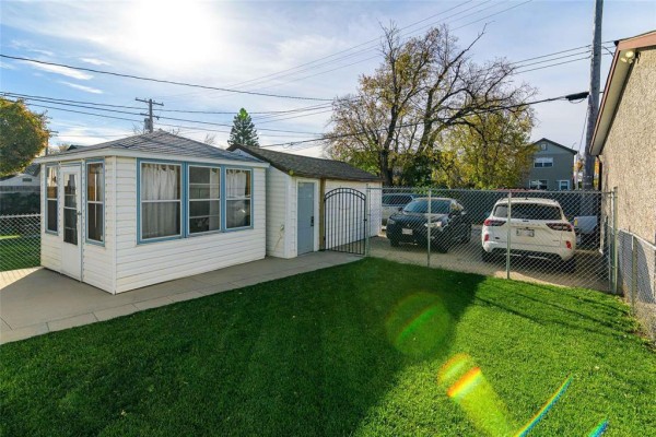 Bedroom - 466 Riverton Avenue, Winnipeg, MB R2L0N9 Photo 4
