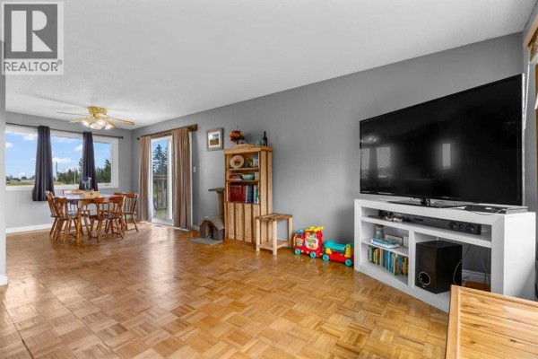 Office - 466054 113 Street E, Rural Foothills County, AB T2V1P7 Photo 4