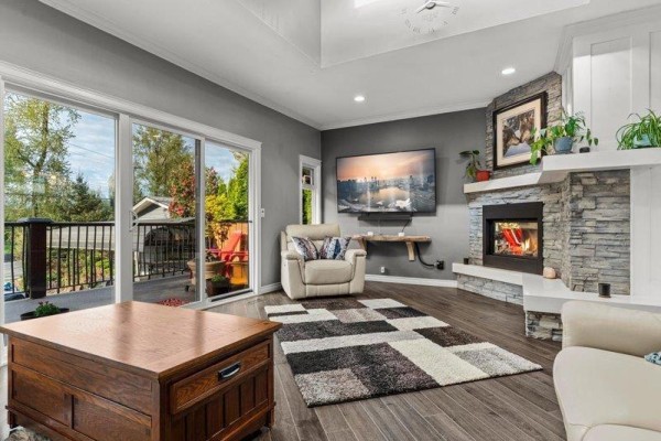 Dining nook - 46633 Hope River Road, Fairfield Island, Chilliwack, BC V2P7L5 Photo 4