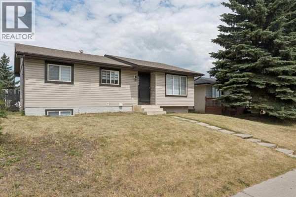 Primary Bedroom - 4666 Marbank Drive, Calgary, AB T2A3J6 Photo 2