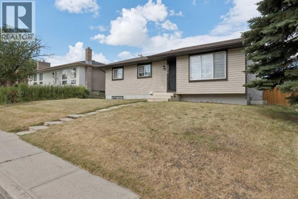 Bedroom - 4666 Marbank Drive, Calgary, AB T2A3J6 Photo 3