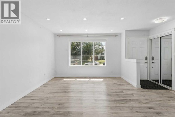 Kitchen - 4666 Marbank Drive, Calgary, AB T2A3J6 Photo 5