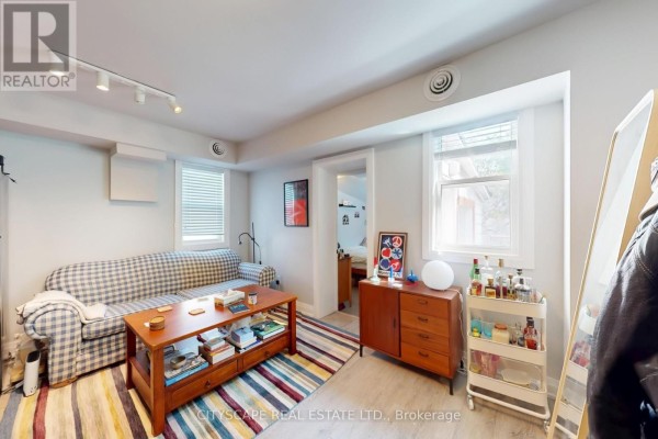 Kitchen - 467 Keele Street, Toronto, ON M6N3E1 Photo 2