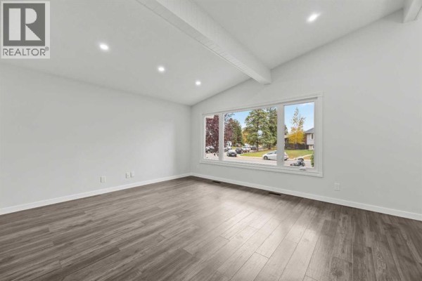 Bedroom - 467 Queen Charlotte Road Se, Calgary, AB T2J5H8 Photo 4